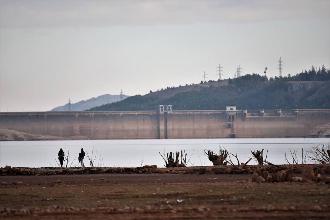 El pantano de Aguilar, un cementerio de almejas de río