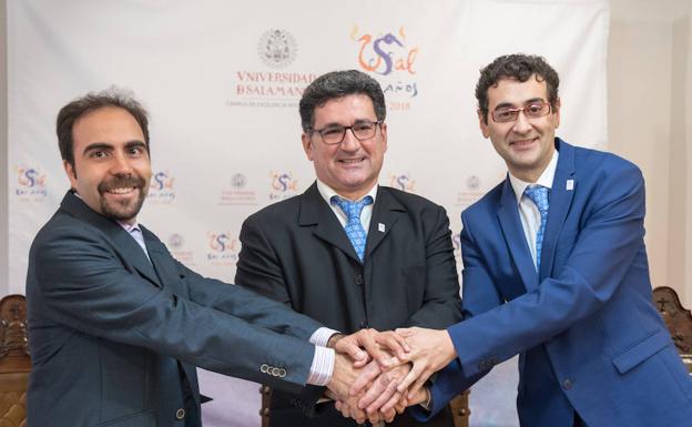 JuanFrancisco Álvarez, Efrem Yildiz y José Miguel Sánchez Llorente firmaron el acuerdo.