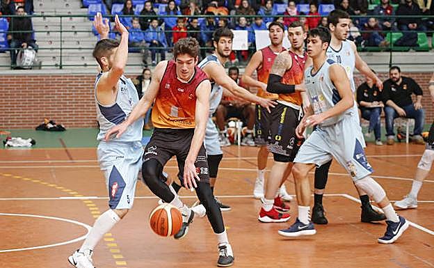 Una acción de un reciente partido de Aquimisa Carbajosa.