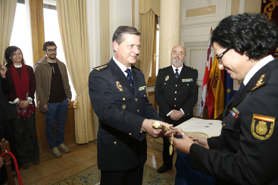 Toma de posesión de la comisaria de la Policía Nacional