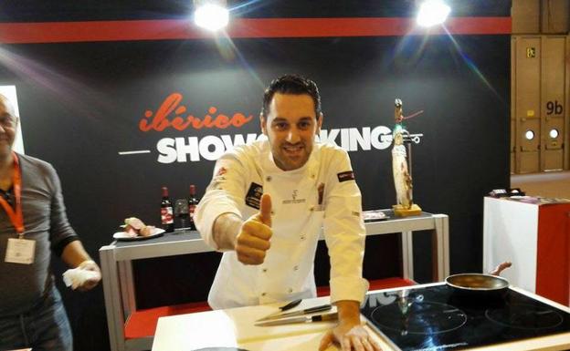 El chef salmantino Fran Vicente, durante uno de sus habituales ´show cookings´.