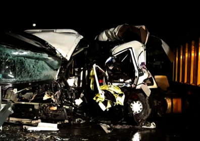 Imagen secundaria 1 - Fallece un camionero de Valle de Mena en la colisión contra un autobús en Vizcaya