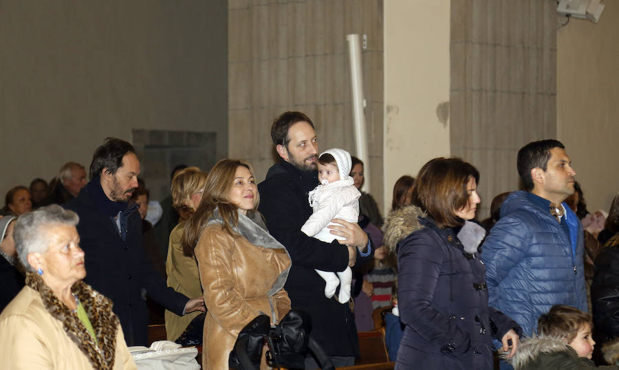 La Patrona Bendice a los niños de Palencia