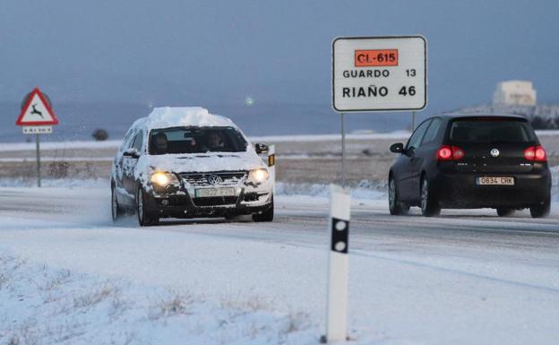 CL 615 (Palencia-Riaño) en en término de Fresno de Río (Palencia).