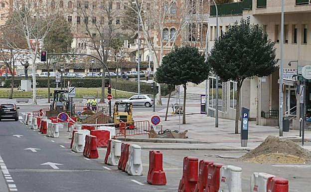Trabajos de reforma en una calle de la ciudad. 