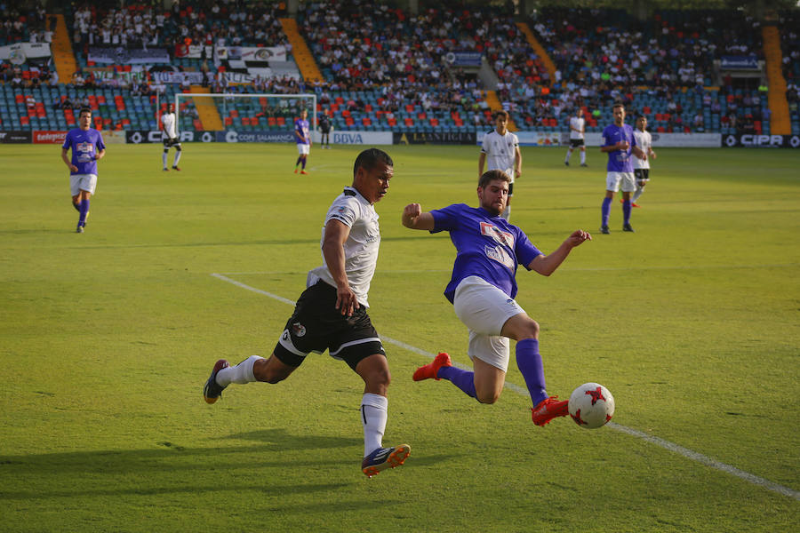 Tyson se dispone a centrar en la primera vuelta ante La Bañeza