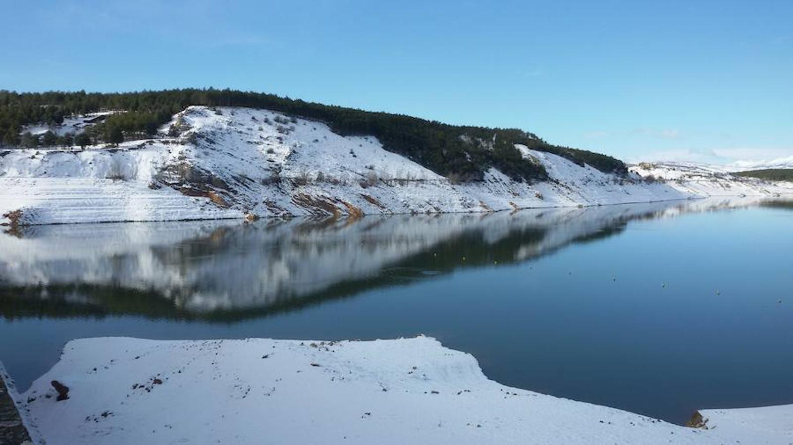 Las nevadas dejan estas imágenes del Pantano de Aguilar