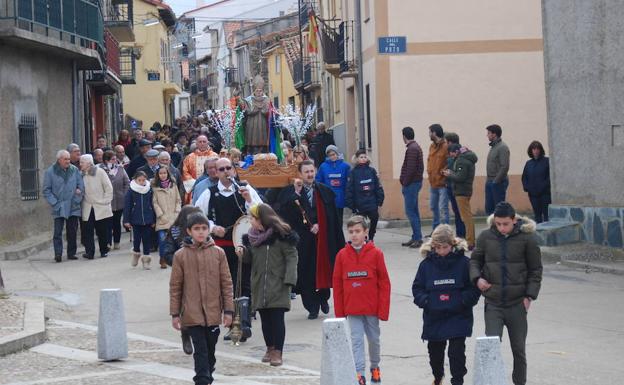 El Maíllo. Numerosas personas participaron ayer en los actos religiosos en honor del patrón, San Blas