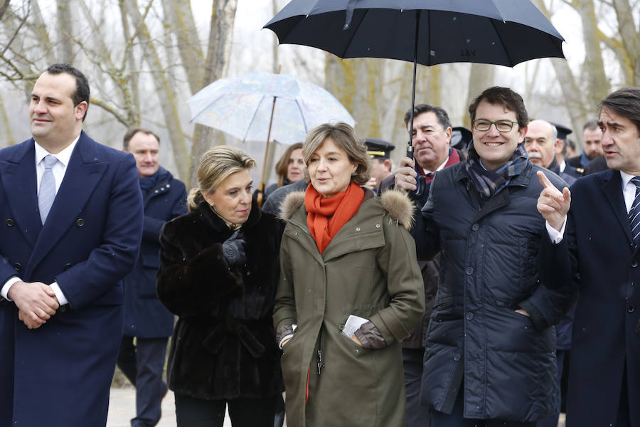 La ministra de Agricultura y Pesca, Alimentación y Medio Ambiente, Isabel García Tejerina, visitó esta mañana el parque fluvial de la Aldehuela, en Salamanca, y la Isla del Soto. 