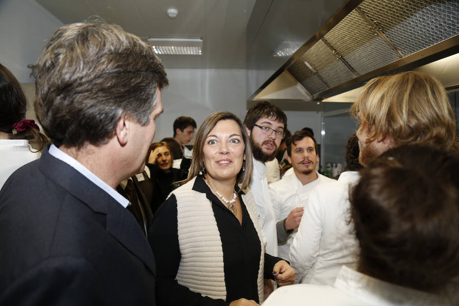 La consejera de Agricultura, con los alumnos de Basque Culinary Center