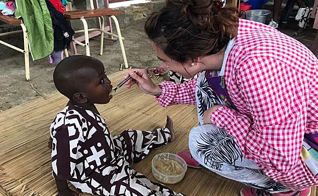 La zamorana Lara Calvo, en la ciudad de Lobito, en Angola. 