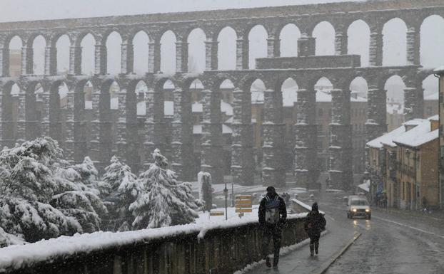 Nevada de este lunes en el centro de Segovia. 