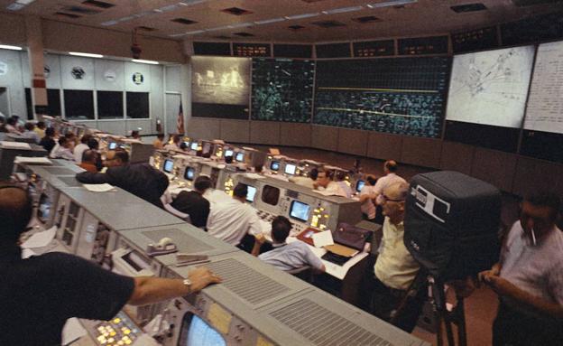 Sala del control de la misión del Apolo XI.