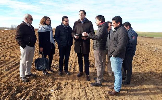 El delegado de la Junta visita las escombreras de Fuentesaúco. 