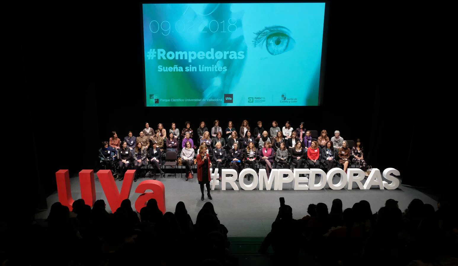 Cincuenta mujeres transmiten su ejemplo a más de 400 escolares de entre 9 y 18 años, en una cita celebrada en el auditorio Miguel Delibes de Valladolid