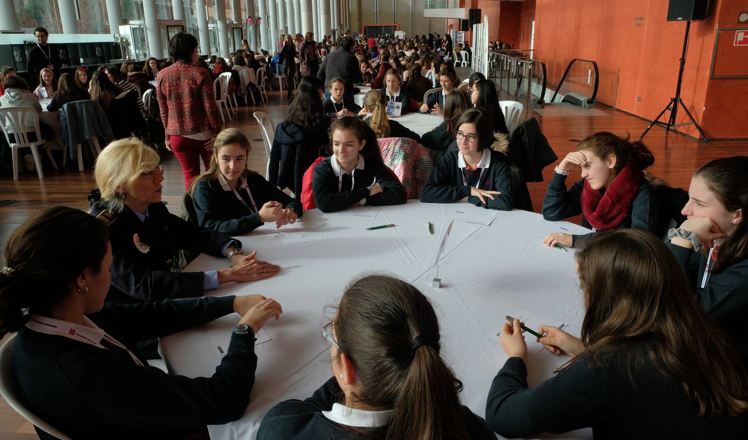 Cincuenta mujeres transmiten su ejemplo a más de 400 escolares de entre 9 y 18 años, en una cita celebrada en el auditorio Miguel Delibes de Valladolid