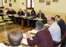 El concejal de Seguridad y Movilidad, Luis Vélez, durante la reunión con alcaldes y ediles del alfoz este jueves. 