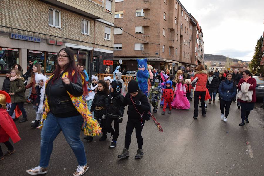 Guardo disfruta de un colorido carnaval musical