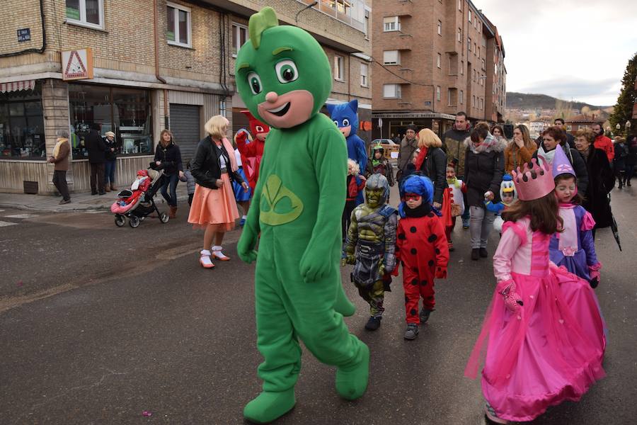 Guardo disfruta de un colorido carnaval musical