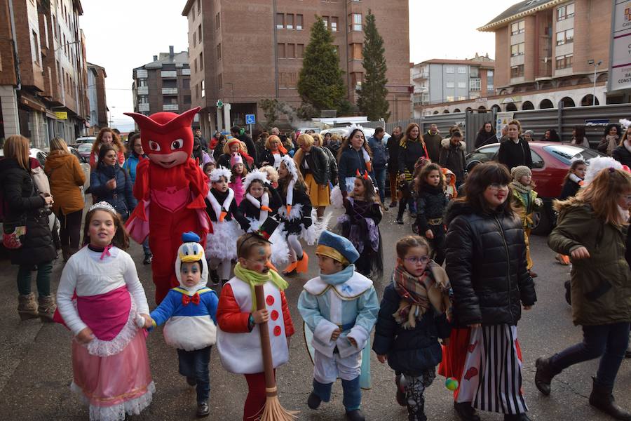 Guardo disfruta de un colorido carnaval musical