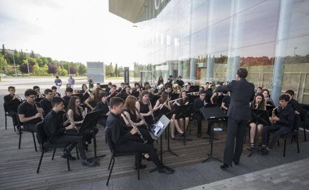 Concierto de la Banda del Conservatorio, a las puertas del Miguel Delibes. 