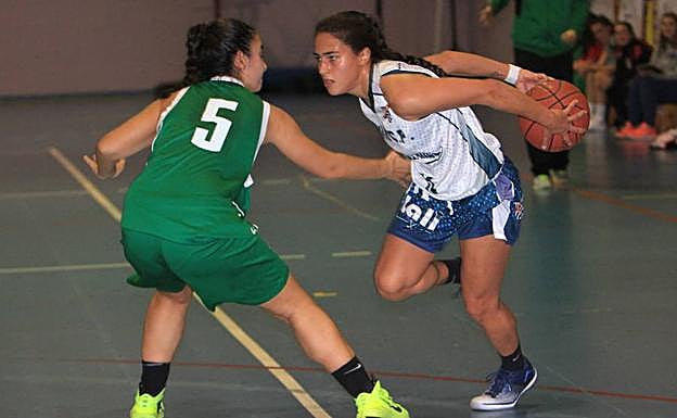 Melisa Correa (d), durante un anterior partido.