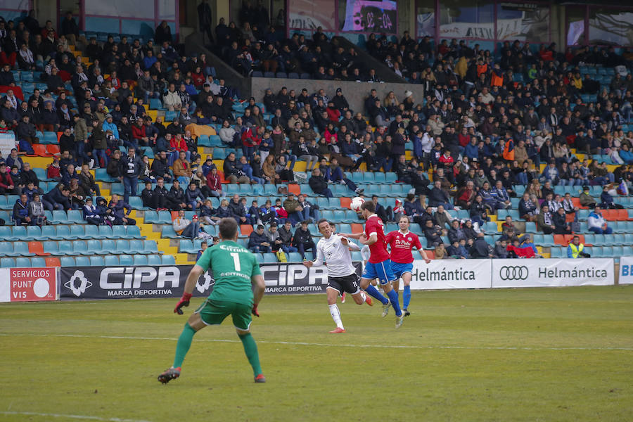 El equipo blanquinegro supera a un débil rival con un Martín Galván pitado y que mandó callar a la grada