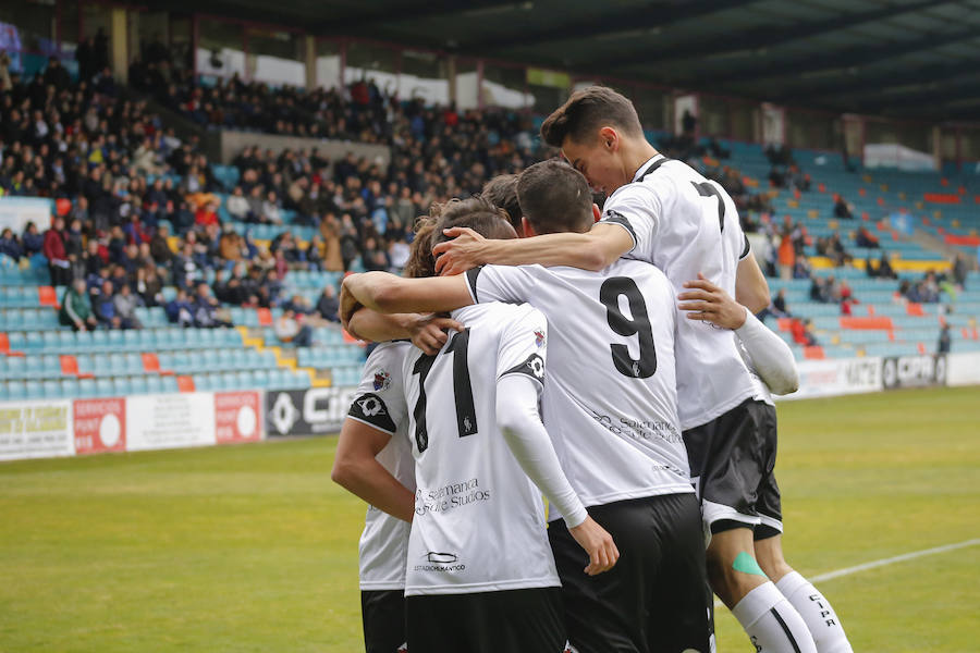 El equipo blanquinegro supera a un débil rival con un Martín Galván pitado y que mandó callar a la grada