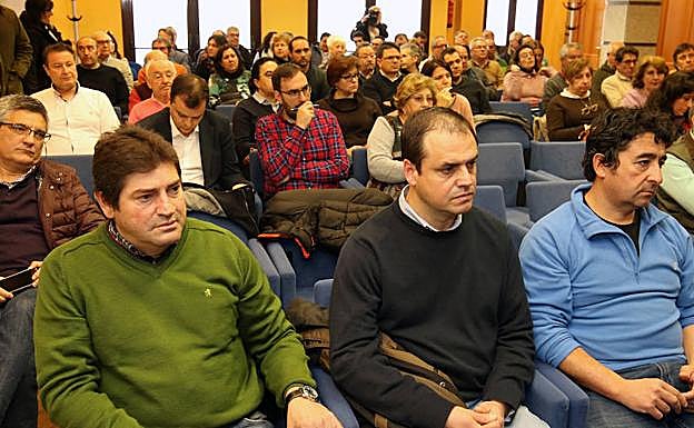 Alcaldes y concejales de la provincia segoviana asisten a la jornada informativa de este lunes en la Junta. 