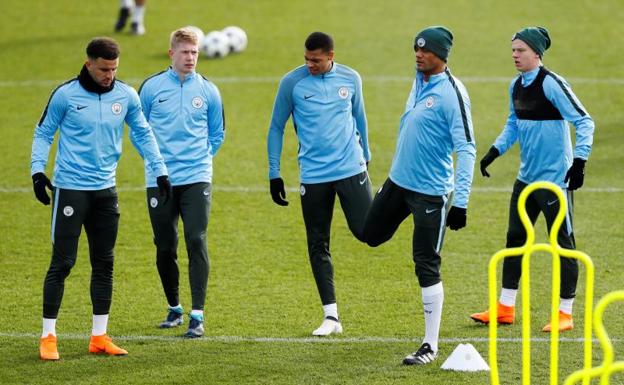 Los futbolistas del Manchester City, durante un entrenamiento. 