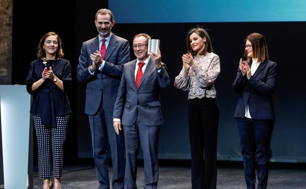 Los Reyes durante la entrega de premios.