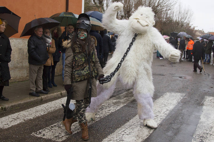 han participado decenas de niños, mayores y murgas, con ingeniosos y divertidos disfraces, carros y carrozas. 