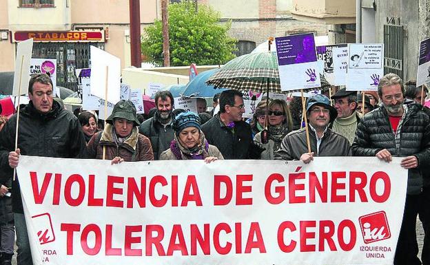 Marcha organizada contra la violencia de género por Izquierda Unida de Cuéllar. 