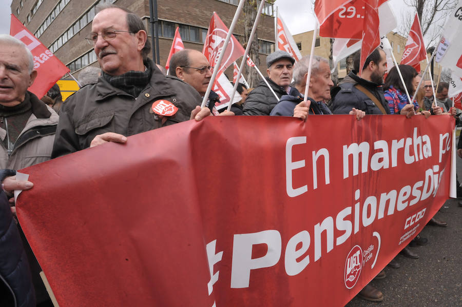 Concentración en defensa del sistema público de pensiones en Valladolid.