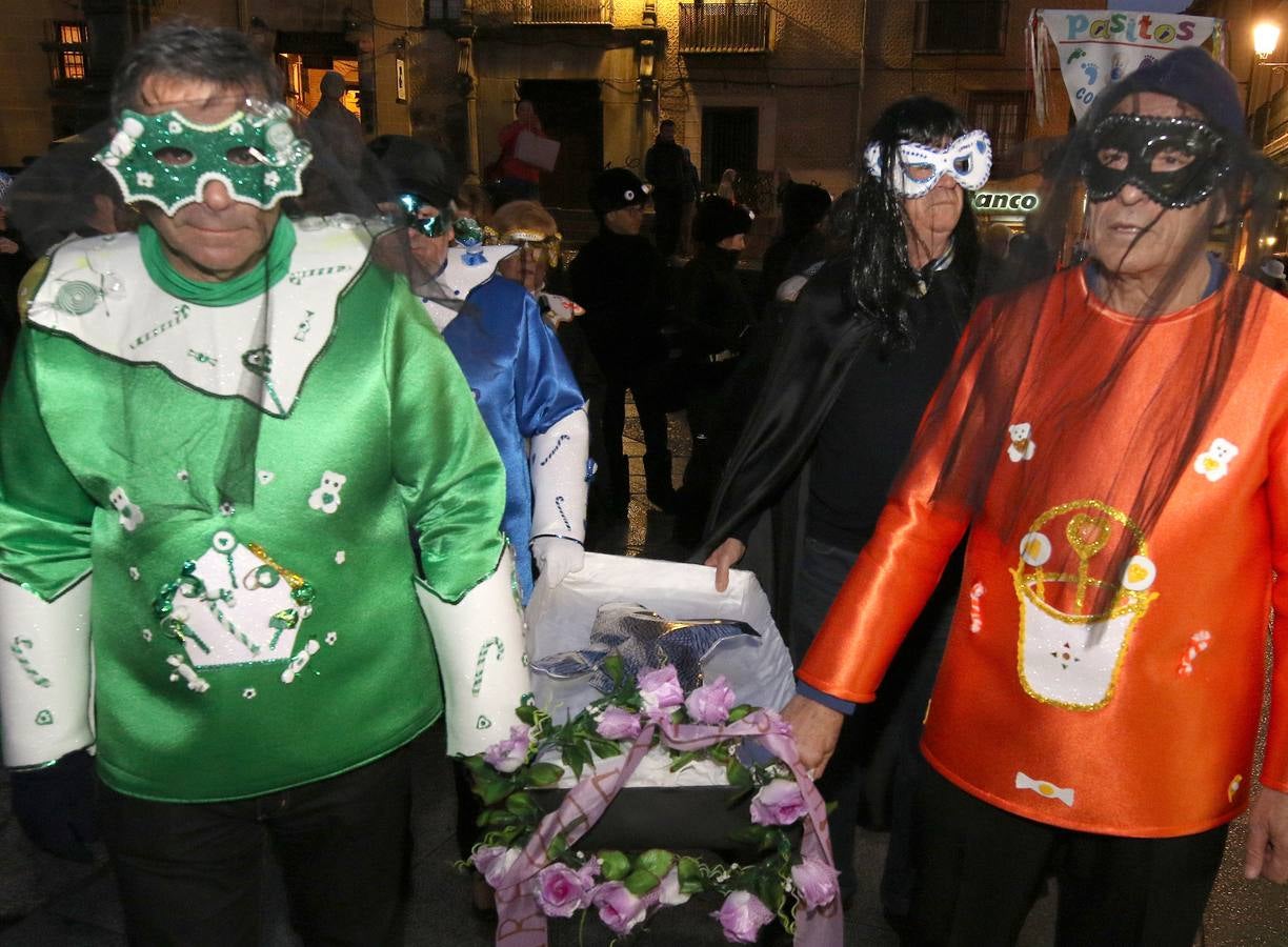 Las dulzainas de varios miembros de la Escuela de Dulzaina amenizaron el acto fúnebre