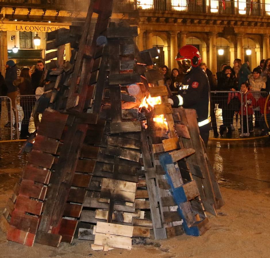 Las dulzainas de varios miembros de la Escuela de Dulzaina amenizaron el acto fúnebre