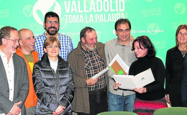Dirigentes de VTLP presentan el encuentro municipalista del sábado en Palencia. :: Henar Sastre