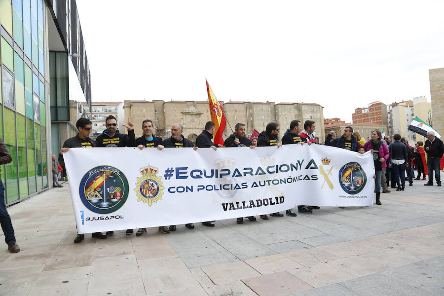 Miles de personas exigen igualdad salarial para Policía y Guardia Civil en Salamanca