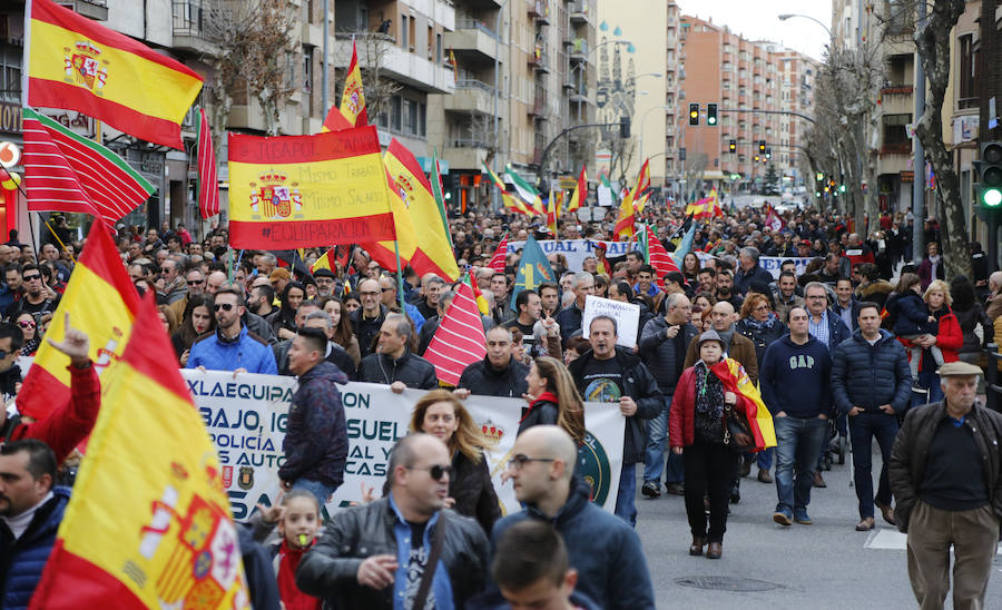 Miles de personas exigen igualdad salarial para Policía y Guardia Civil en Salamanca