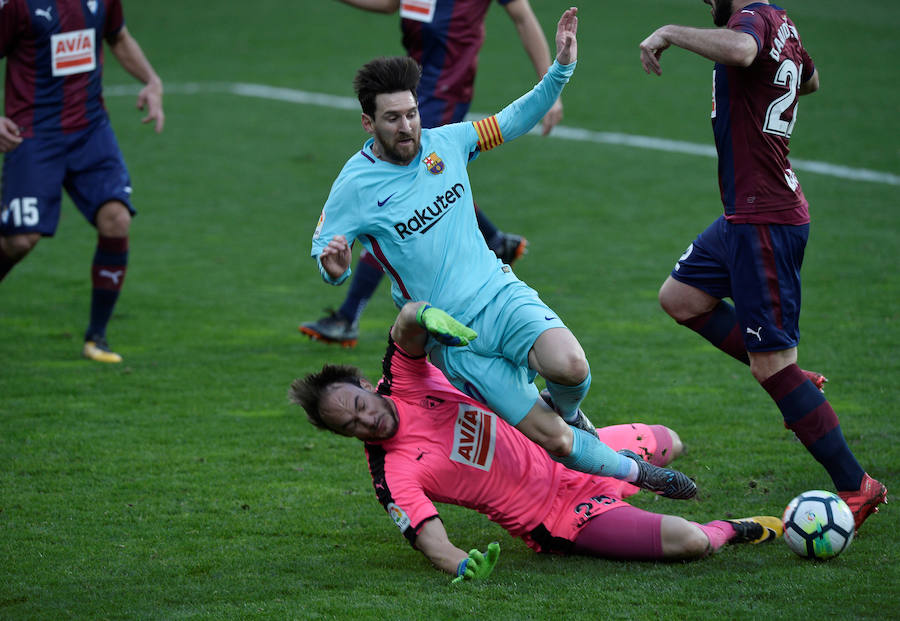 Tras dos empates consecutivos, el líder se reencontró con la victoria en Ipurua gracias a los tantos de Luis Suárez y Jordi Alba. 