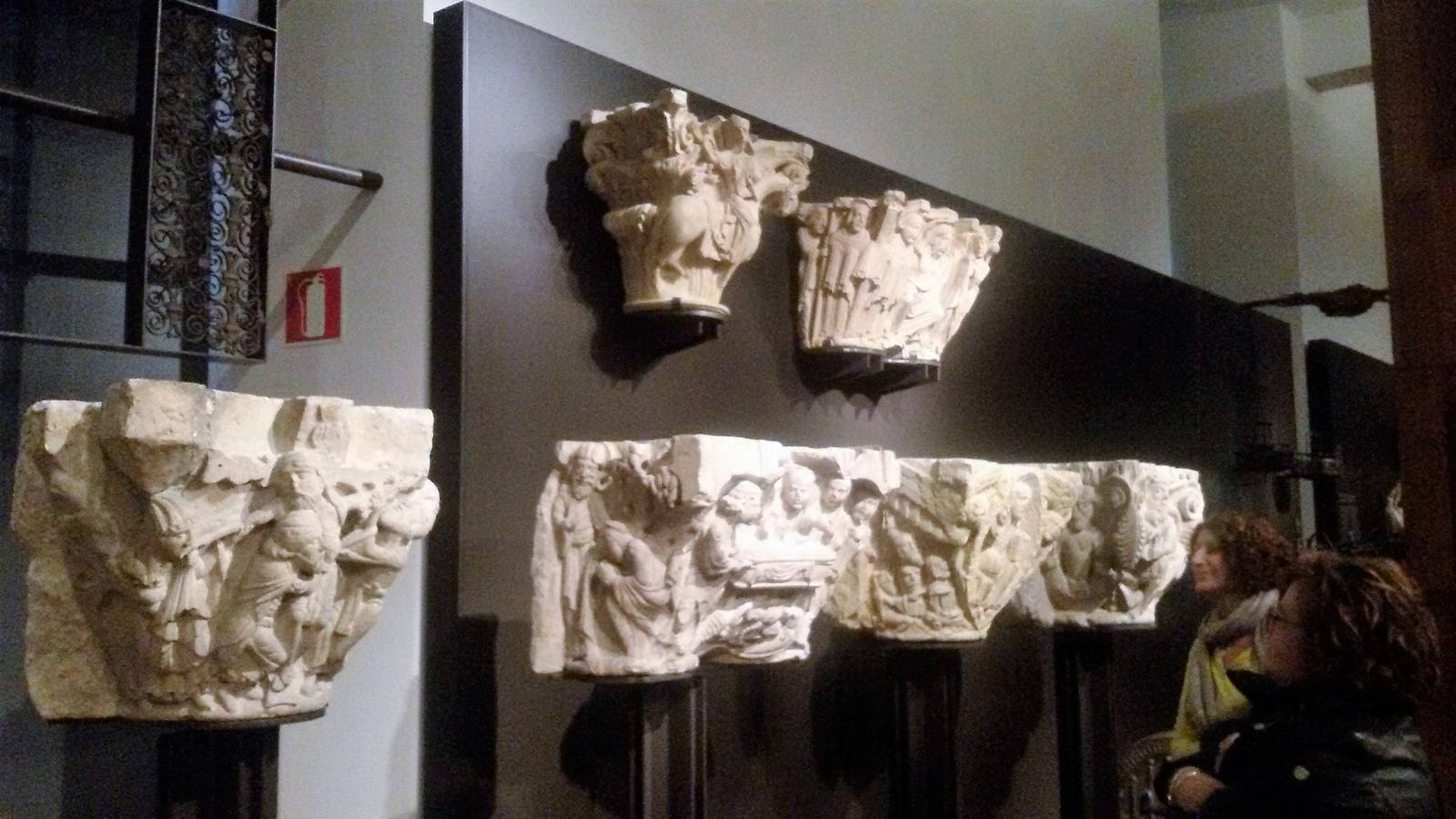 Capiteles del Monasterio de Santa María La Real de Aguilar de Campoo en el Museo Arqueológico Nacional.