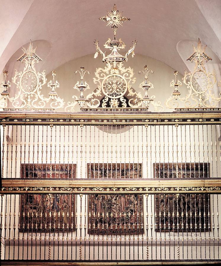 La gran reja de la Catedral de Valladolid. Vendida por el Cabildo al potente tratante norteamericano William Randolph Hearst por 500 pesetas, en octubre de 1957 se instaló definitivamente en el Museo Metropolitano de Nueva York.