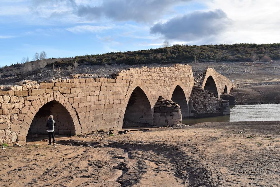 Fotos: Los restos de pueblos aparecidos con la sequía vuelven a sumergirse