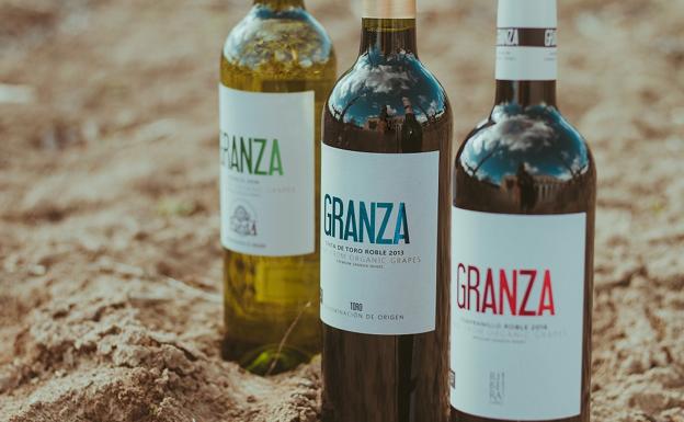 El vino ecológico Granza utiliza residuos de uva para sus etiquetas