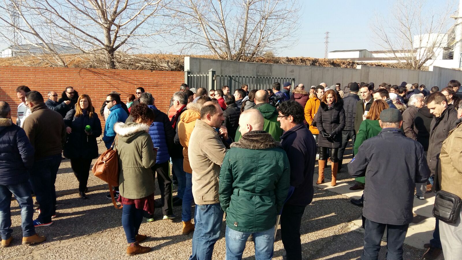 Fotos: Concentración de trabajadores a las puertas de Isowat Made