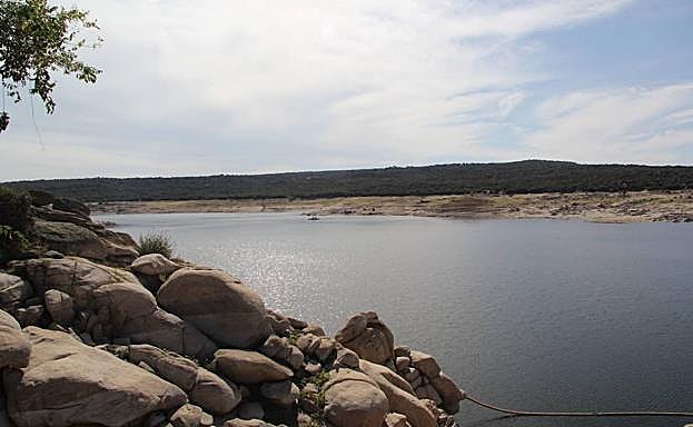 Embalse de Las Cogotas en Cardeñosa, Ávila.