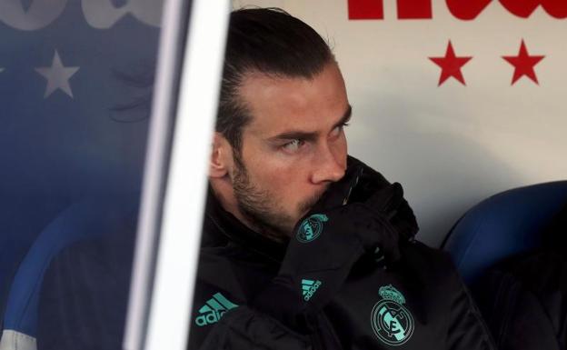 Gareth Bale, sentado en el banquillo de Butarque durante el choque ante el Leganés. 