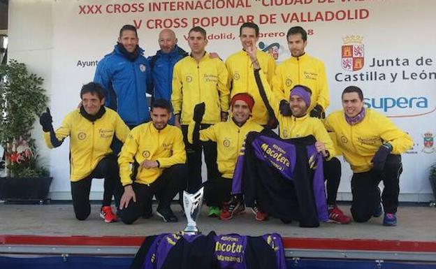 Integrantes del Atletismo Macotera Persianas Ruano. :