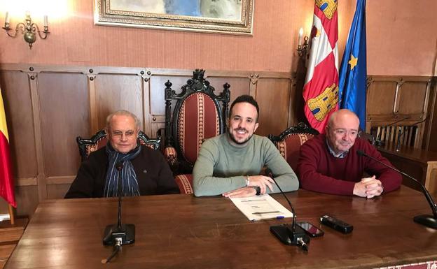 Joaquín Sánchez, Carlos Fernández y José Ángel Alvira, ayer en rueda de prensa. 