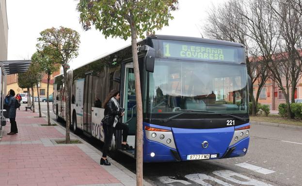 Nuevas líneas de los autobuses de Auvasa en Valladolid: parada de la línea 1.